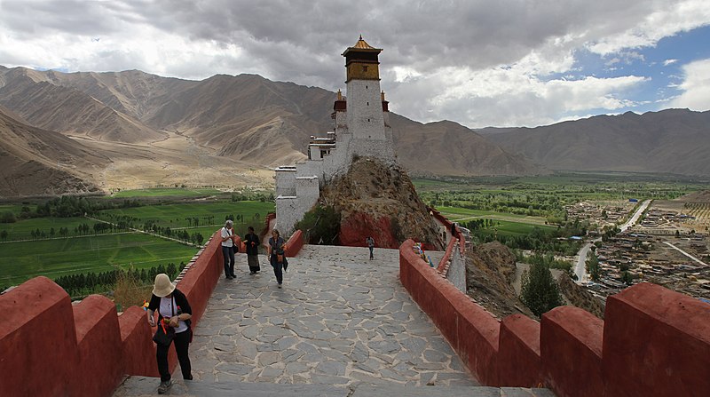 File:Yumbu Lagang-42-Panorama-2014-gje.jpg