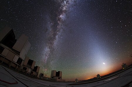 Fail:Zodiacal Glow Lightens Paranal Sky.jpg