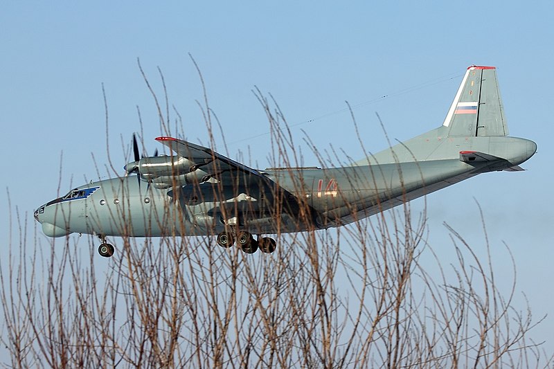 File:Антонов Ан-12 01347805, Санкт-Петербург - Левашово RP37648.jpg