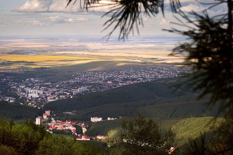 File:Белокуриха, Алтайский край. Вид на город 03.jpg