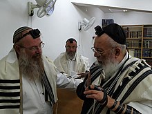 הרב יעקב ידיד (משמאל) עם הרב שלמה משה עמאר (מימין)