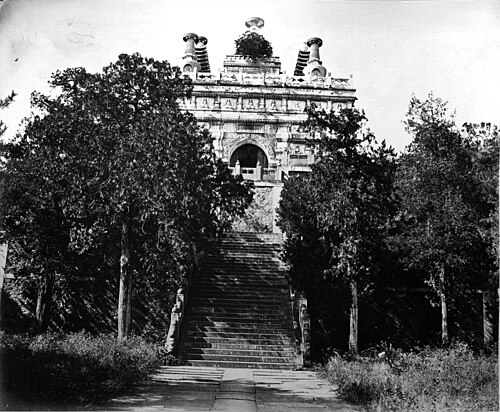 碧雲寺在石級下照上共計一百七十級 No. 899, PI-YUEN-TSZU TEMPLE.