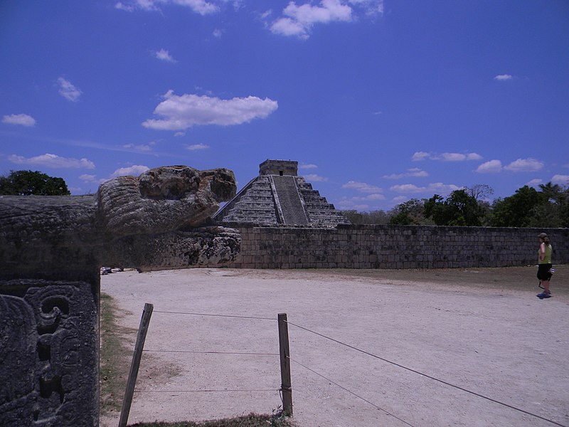 File:07Castillo in Chichén Itzá.jpg