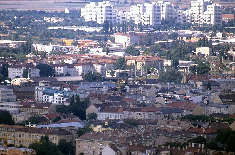 File:179L23270888 Blick vom Donauturm, Blick Richtung Bereich Bahnhof Floridsdorf, rechts Abzweigung Nordwestbahn.jpg