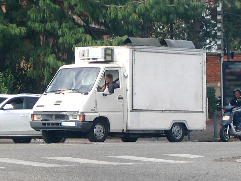 File:1980-92 Refrigerated Renault Master I.jpg