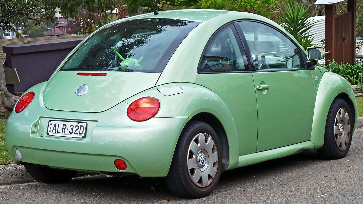 File:2002 Volkswagen New Beetle (9C MY02.5) 2.0 coupe (2010-10-01 