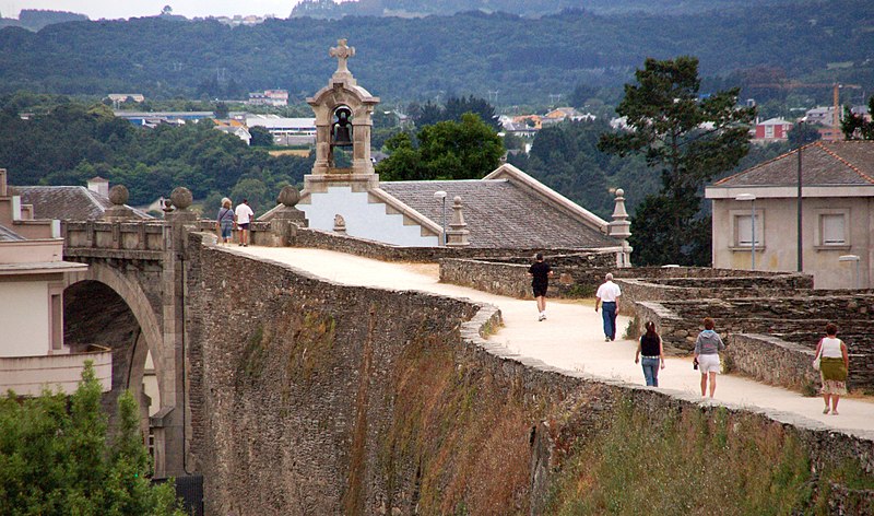 File:2008-07-10 Muralla de Lugo (España).jpg