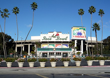 Exterior of the Rose Bowl stadium before the renovation