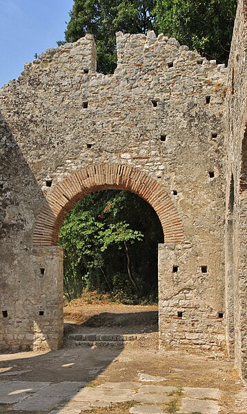 File:2011 Butrint 29 Basilica.jpg