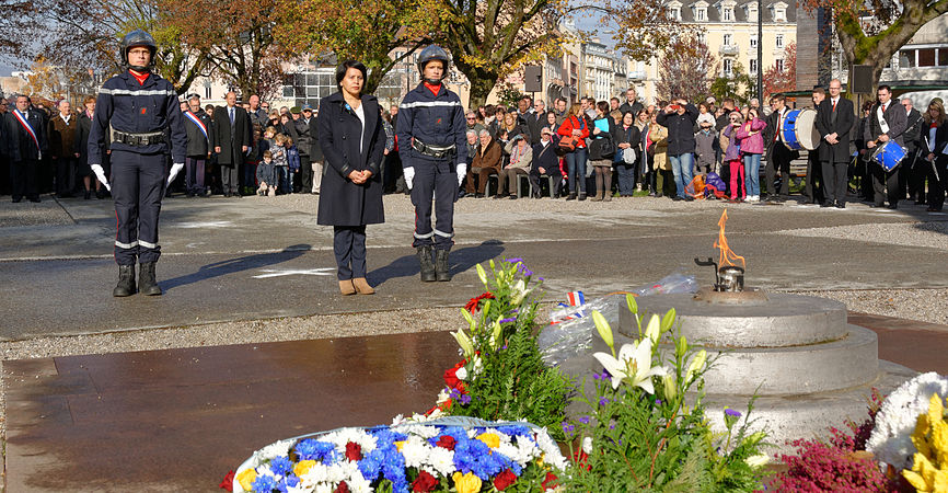 Dépôt de fleurs de la part de Samia Jaber, conseillère municipale et conseillère générale.