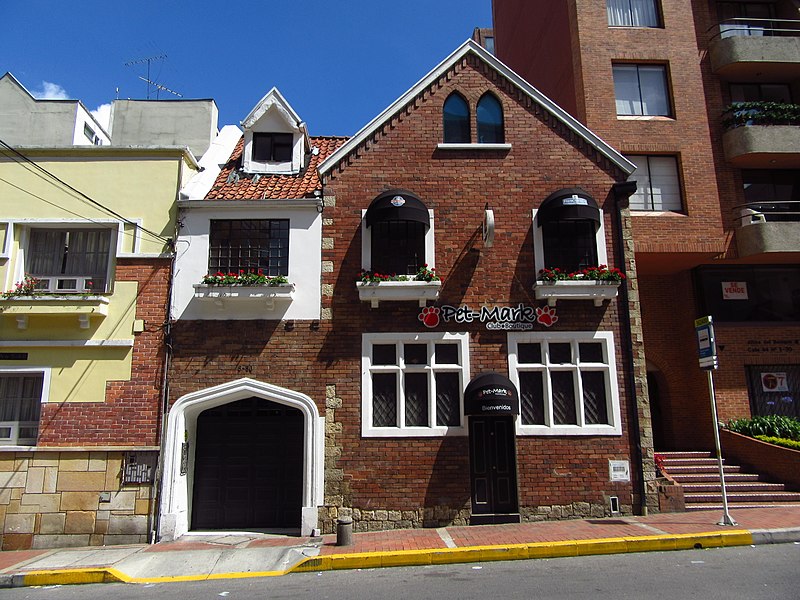 File:2018 Bogotá casa tradicional en la calle 54 con carrera 5.jpg