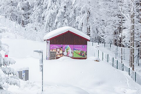 closed snack hut due to unauthorized spectators