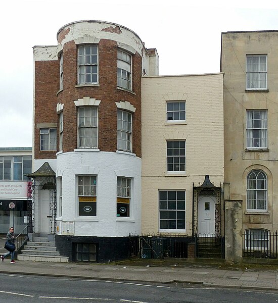 File:22 (left) ^ 20 London Road, Gloucester - geograph.org.uk - 6090186.jpg