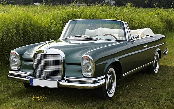 Though the W108 and W109 were only available as 4-door models, the much more exclusive - and expensive - 2-door W111 and W112 coupés and cabriolets li