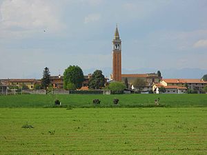 6 S.Maria la Longa campanile e villa dei Canonici di Aquileia.jpg
