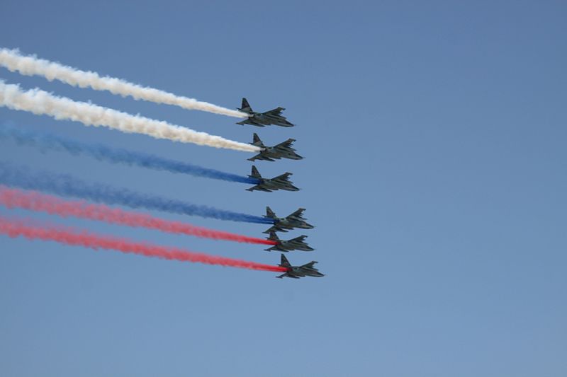 File:6 Sukhoi Su-25's Russian Air Force Making The Flag in Smoke (8128495899).jpg