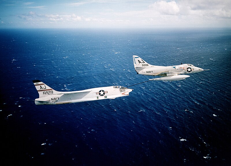 File:A4D-2 Skyhawk of VA-83 refuels F8U-1P Crusader of VFP-62, circa 1961 (6418322).jpg
