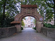 Gate of Berne Abbey Abdij van Berne poort (Heeswijk).jpg