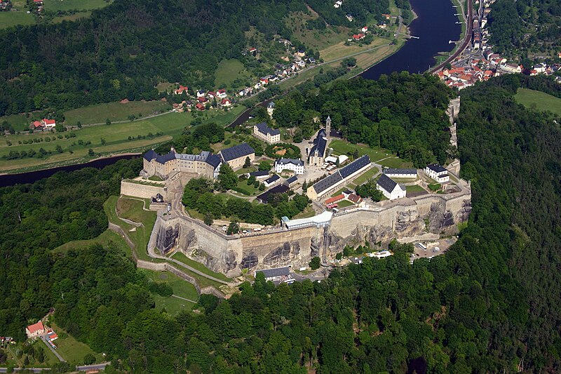 Fil:Aerial photo of Festung Königstein, October 2008.jpg