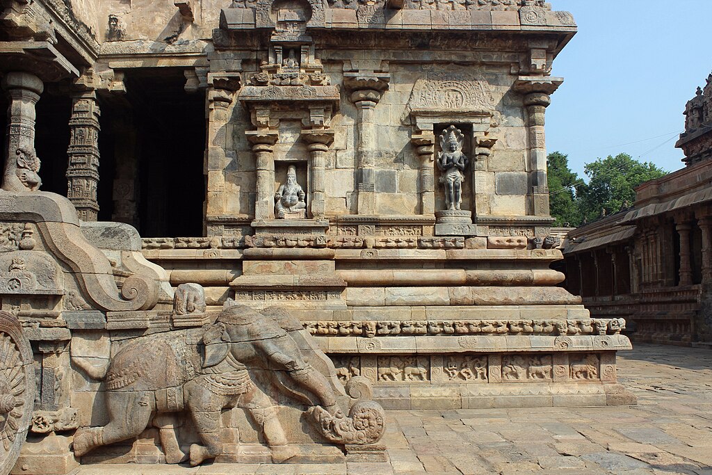 1024px-Airavateswara_Temple%2C_Darasuram_in_Thanjavur_District.jpg