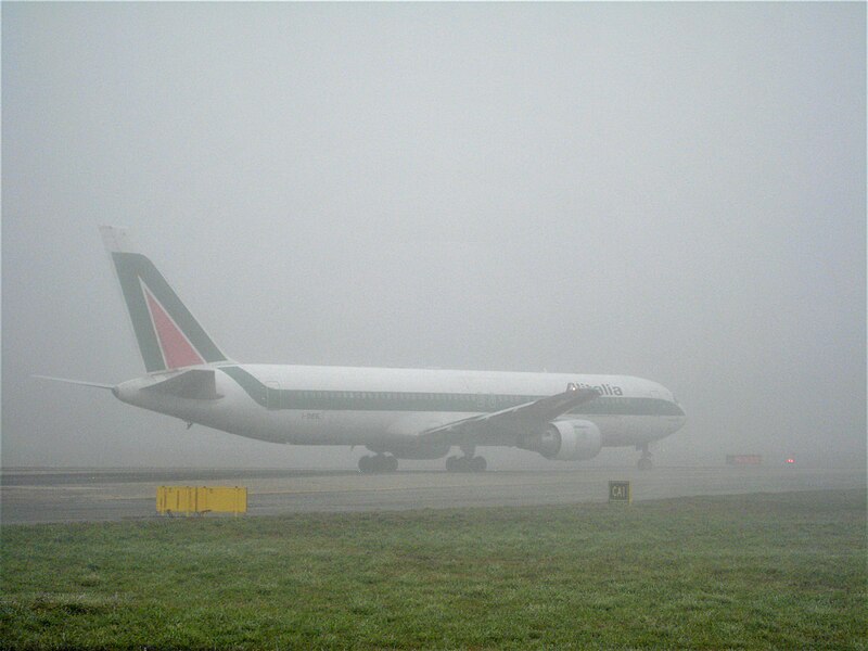 File:Alitalia 767 in Fog.jpg