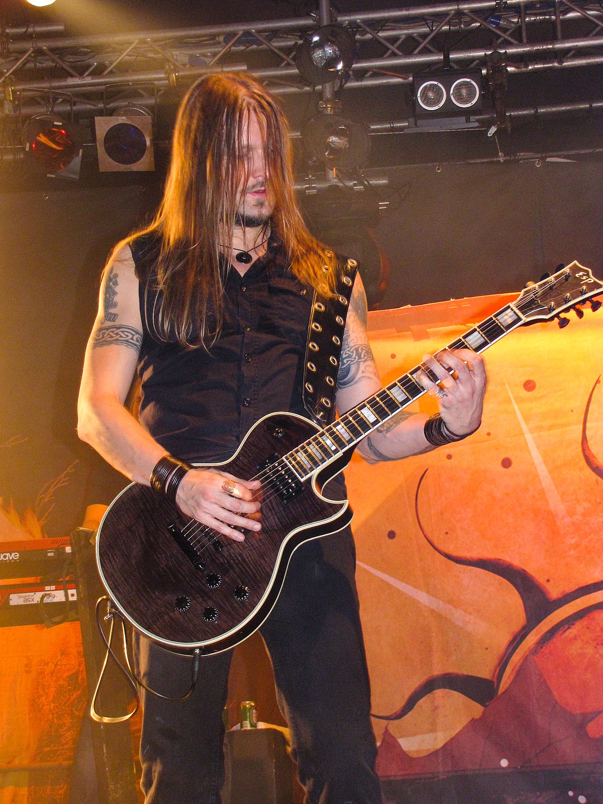 File:Amorphis live in 2010, 5.jpg - Wikimedia Commons