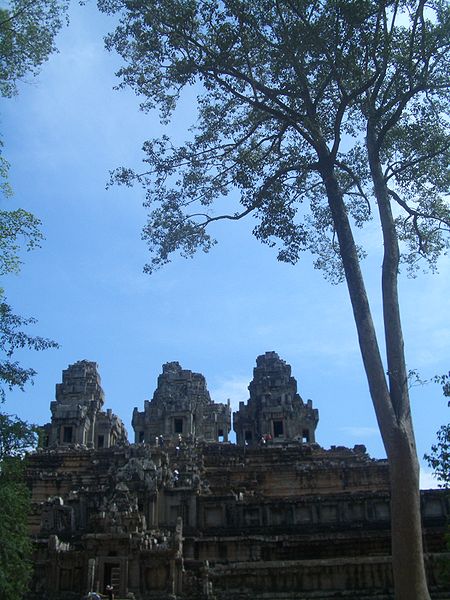 File:Angkor Ta Keo.JPG