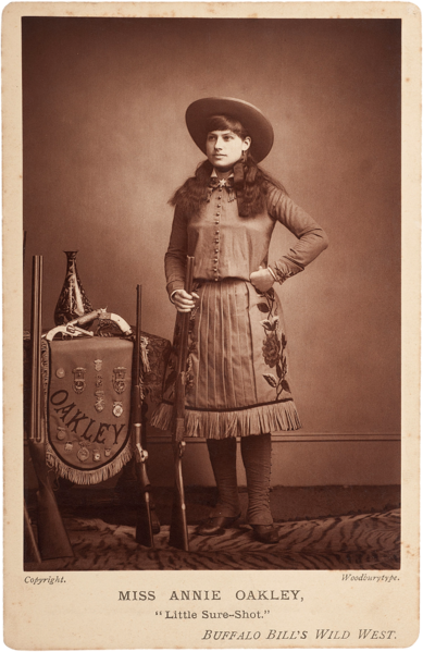 File:Annie-Oakley-woodburytype-cabinet-card-c1890s.png