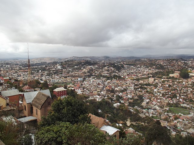 Zeru estalia Antananarivo gainean.