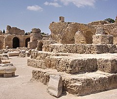 Tàn tích nhà tắm Antonine, Carthage.jpg