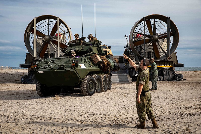 File:Assault Craft Unit 4 offloads 22nd Marine Expeditionary Unit (7).jpg