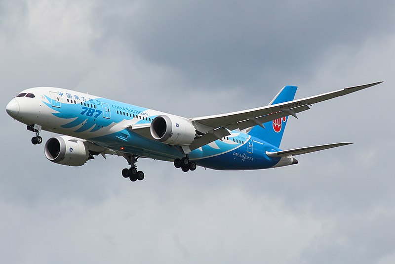 File:B-2735 Boeing 787 China Southern (35208641580).jpg