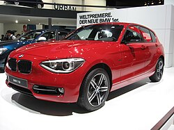 BMW 118i-F20 Front-view.jpg