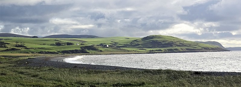 File:Ballantrae beach and bay, South Ayrshire. View south-east.jpg