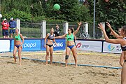 Deutsch: Beachhandball Europameisterschaften 2019 (Beach handball Euro); Tag 1: 2. Juli 2019 – Frauen, Vorrunde Gruppe D, Ukrine-Russland 2:1 (25:20, 14:17; 10:4) English: Beach handball Euro; Day 1: 2 July 2019 – Women Preliminary Round Group D – Ukraine-Russia 2:1 (25:20, 14:17; 10:4)