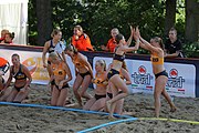 Deutsch: Beachhandball Europameisterschaften 2019 (Beach handball Euro); Tag 4: 5. Juli 2019 – Frauen, Viertelfinale, Niederlande-Griechenland 2:1 (25:12, 18:24, 7:6) English: Beach handball Euro; Day 4: 5 July 2019 – Quarter Final Women – Netherlands-Greece 2:1 (25:12, 18:24, 7:6)