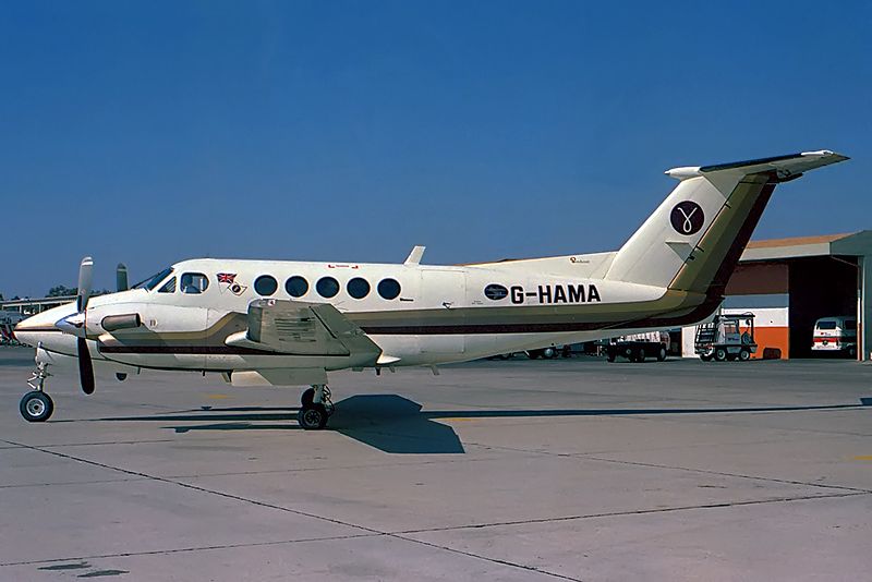 File:Beechcraft 200 Super King Air, Gama Aviation JP6096995.jpg