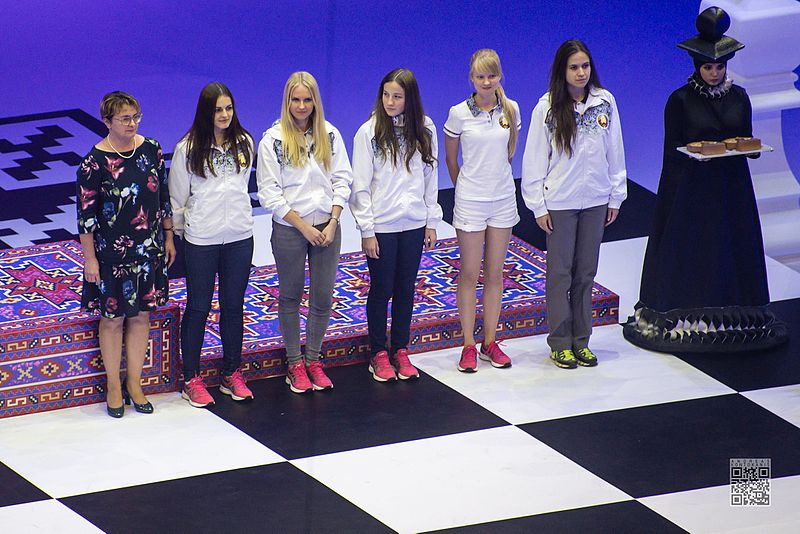 File:Belarussian team wait for the medals (29699394846).jpg