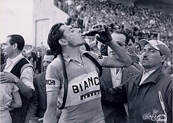 Bianchi, fotografia di Fausto Coppi all'arrivo della 9 tappa della 34 edizione del Giro d'italia, 1951 - san dl SAN IMG-00001815.jpg