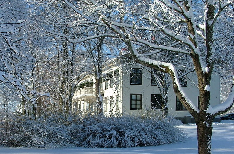 File:Björkborns herrgård i vinterskrud..jpg