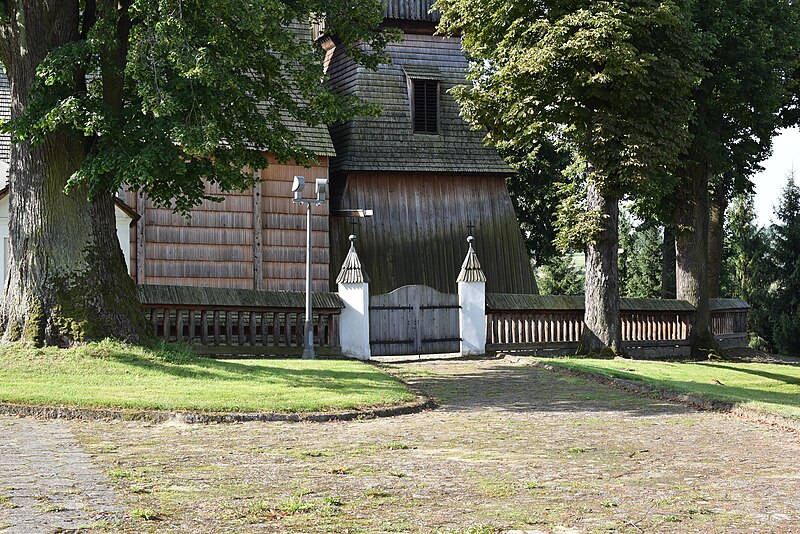 File:Blizne, Kościół Wszystkich Świętych w Bliznem o.jpg