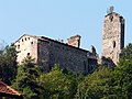 I ruderi del castello di Borgo Fornari a Ronco Scrivia, Liguria, Italia