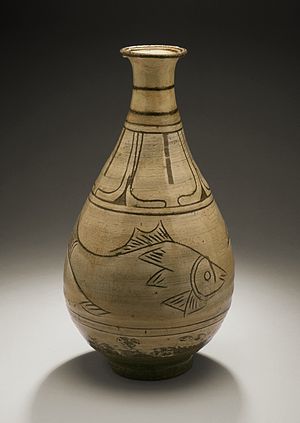 Bottle with Fish, Joseon dynasty (1392-1910), 15th-early 16th century