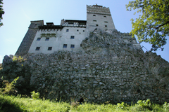 Castle 9. Румыния заброшенные замки. Крепость Каталина Брашов. Замок Бранкастер. Крепость бэница Румыния.