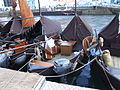 Bateaux hollandais traditionnels au ponton : Zalmschouw( pluriel Zalmschouwen)