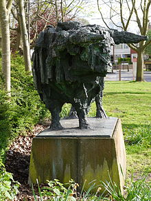 Grade II* listed Robert Clatworthy sculpture, Bull Bull (Robert Clatworthy sculpture) 07.JPG