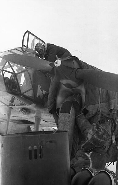 File:Bundesarchiv Bild 101I-100-0790-12, Norwegen, Lappland, Wartung eines Flugzeuges.jpg