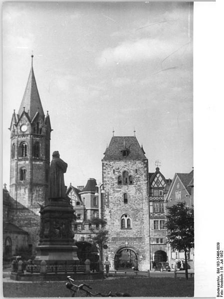 File:Bundesarchiv Bild 183-15496-0039, Eisenach, Nikolaikirche, Lutherdenkmal.jpg