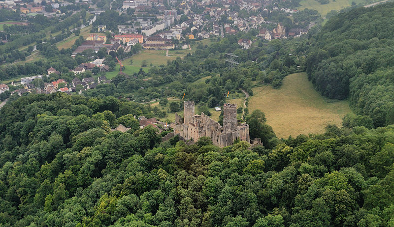 File:Burg Rötteln Nordost - Luftbild vom Hubschrauber1.jpg