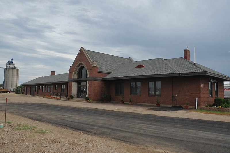 File:CHICAGO AND NORTHWESTERN DEPOT; SPINK COUNTY, SD.JPG